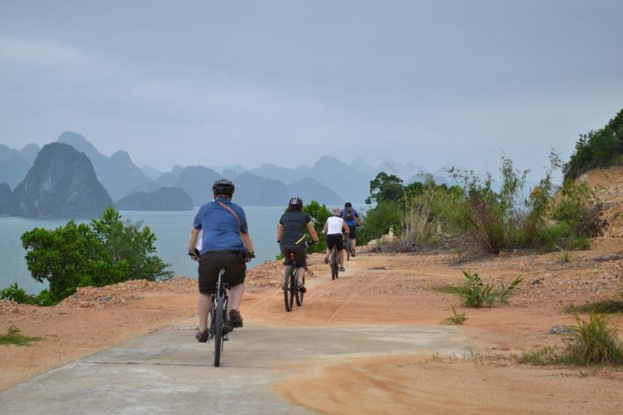 Hanoi to Halong Bay Bike Ride 1 Day
